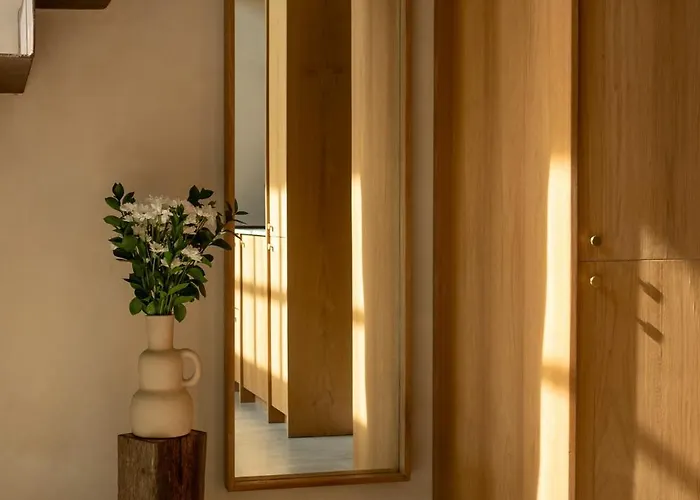 Calista Empat Design-forward 1br Loft In Jungle 10 Minutes From Beaches *