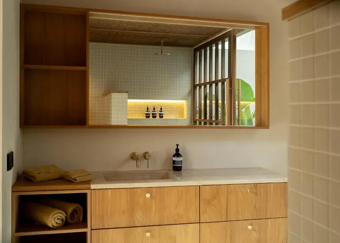 Calista Empat Design-forward 1br Loft In Jungle 10 Minutes From Beaches