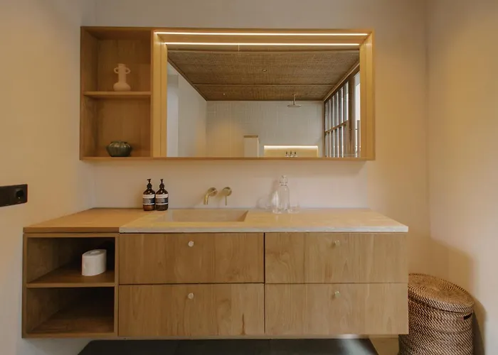 Calista Empat Design-forward 1br Loft In Jungle 10 Minutes From Beaches *